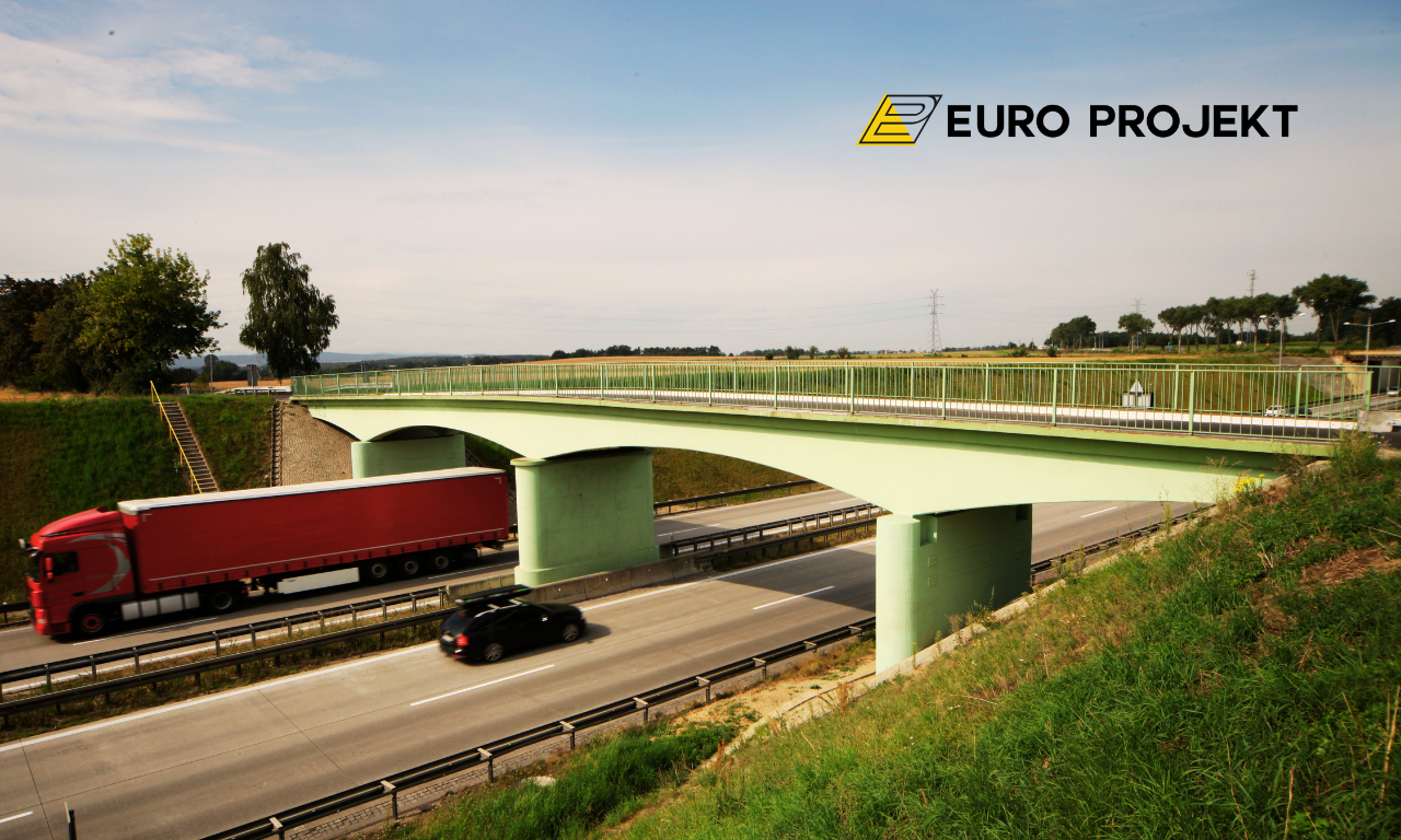 Wiadukt nad autostradą A-4 w Magnuszowicach, pod nim pojazd na drodze